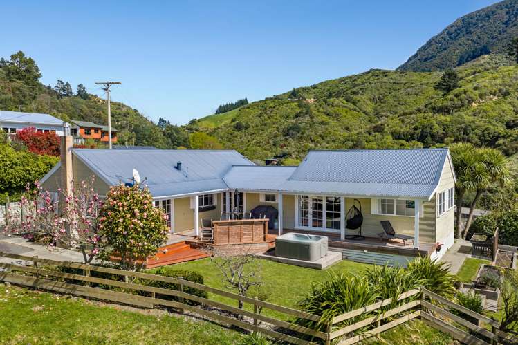 8 and 8a Angle Street Picton_0