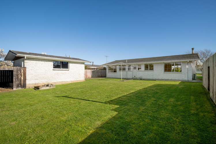 18 Newbourne Crescent Redwoodtown_16