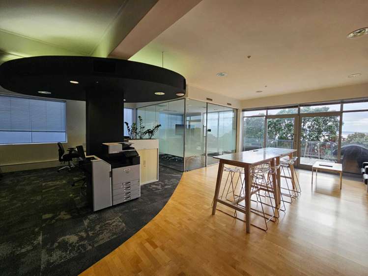 Front/87 Hurstmere Road Takapuna_5