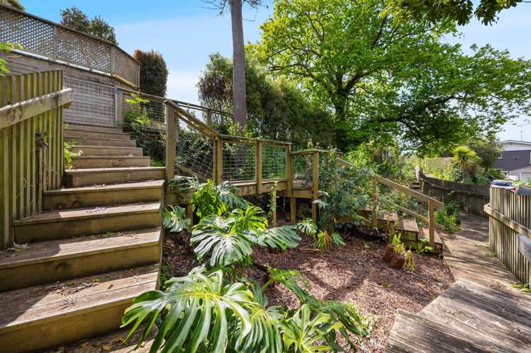 13 Seymour Road Mellons Bay_32