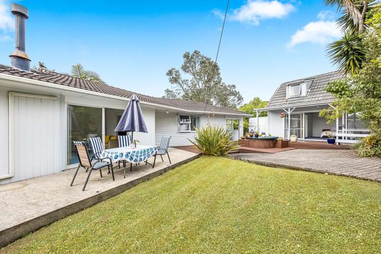 156 Godley Road Titirangi_15