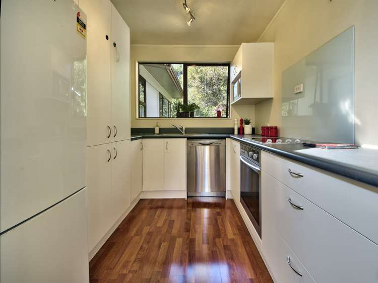 13 Karapiti Place Glen Eden_4