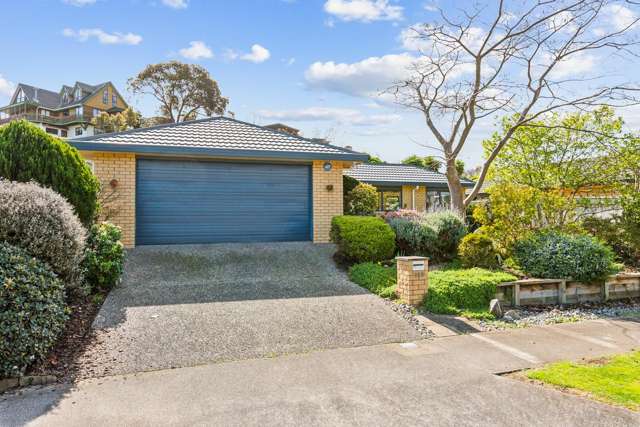 Charming Brick & Tile in Waikanae Beach