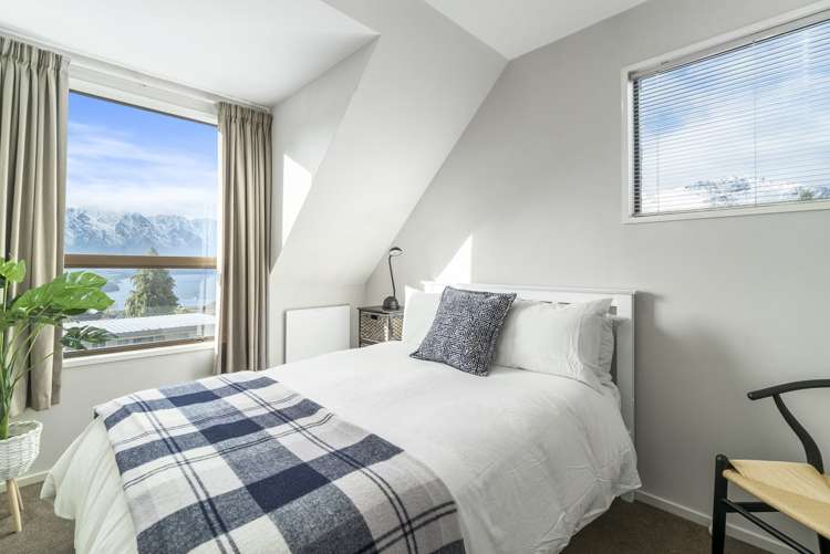 8a Wynyard Crescent Fernhill/Sunshine Bay_7