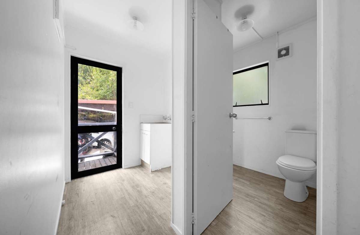 2/211 Weymouth Road_2