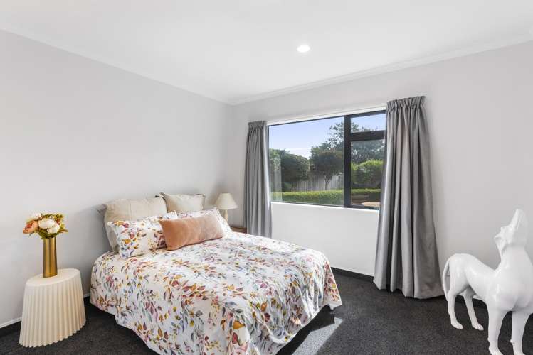 2 Sams Way Raumati South_13