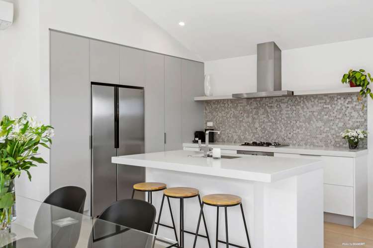 8 Knoll Rise Pukekohe_18