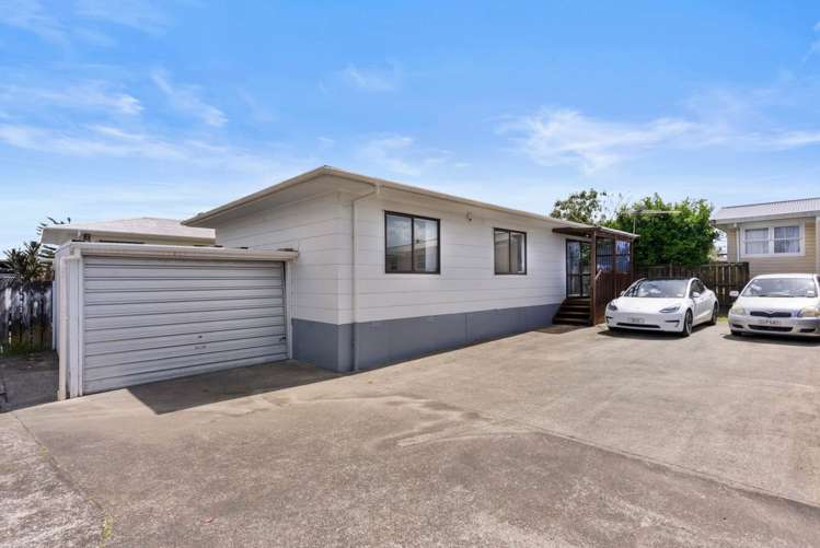 2/14 John Street Mangere East_7
