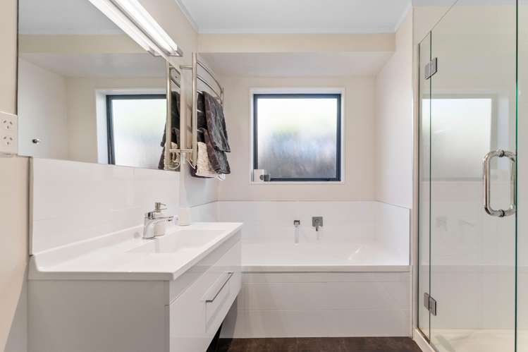 53 Starveall Street Brightwater_17