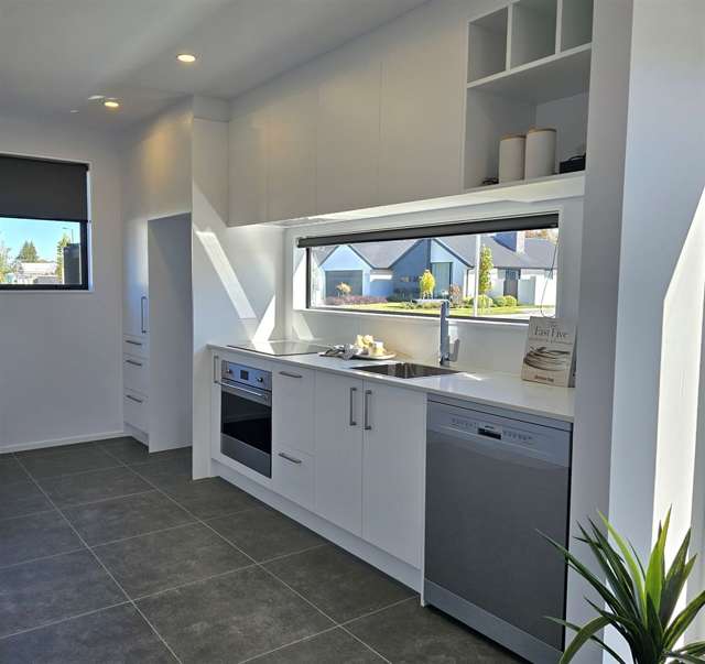 1 Malaga Crescent Harewood_2