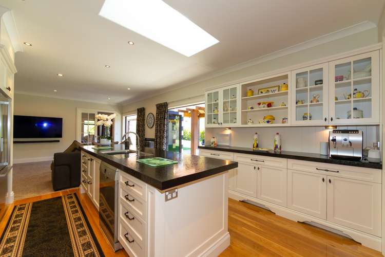 12 Oak Place Poraiti_7