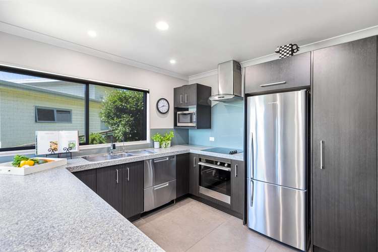 18 KO PLACE Pyes Pa_10