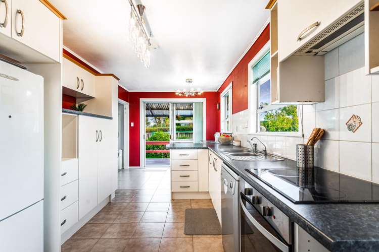 33 Tiroroa Avenue Te Atatu South_8