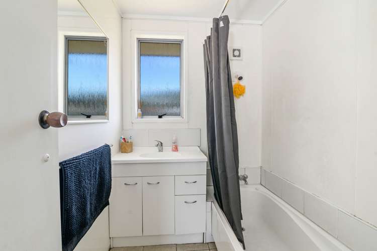 8 Luke Place Fairy Springs_12