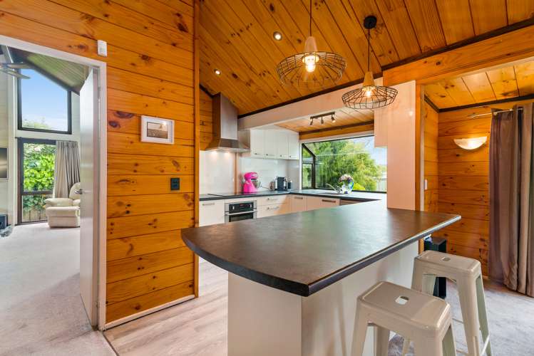 13 Henare Place Tihiotonga_14