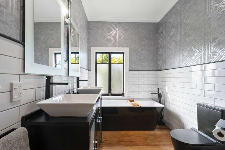 287 College Street West End_22