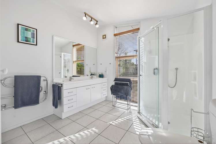 8 Blue Gum Rise Sunnyhills_13