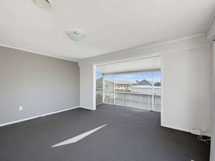 5 Mayfair Place Westown_16