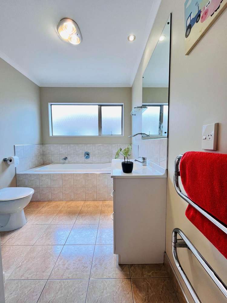 11 Kalmore Place Flat Bush_13