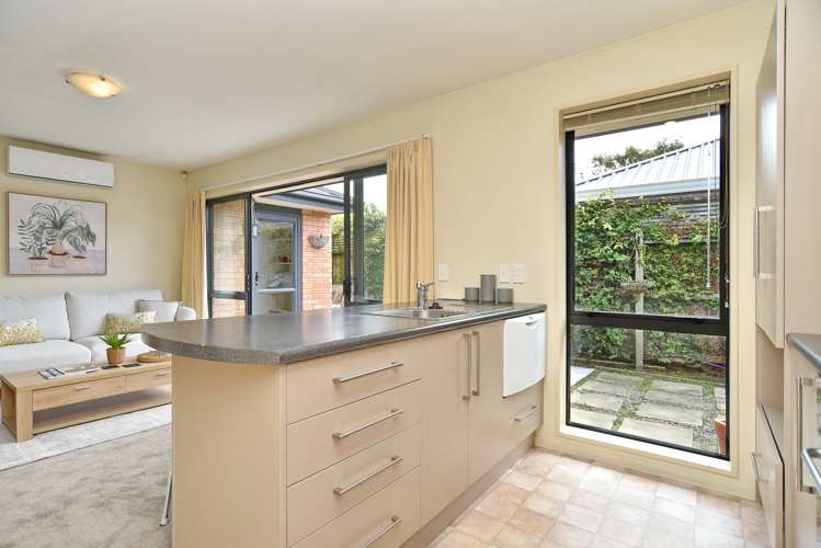 2/123 Sawyers Arms Road Northcote_3