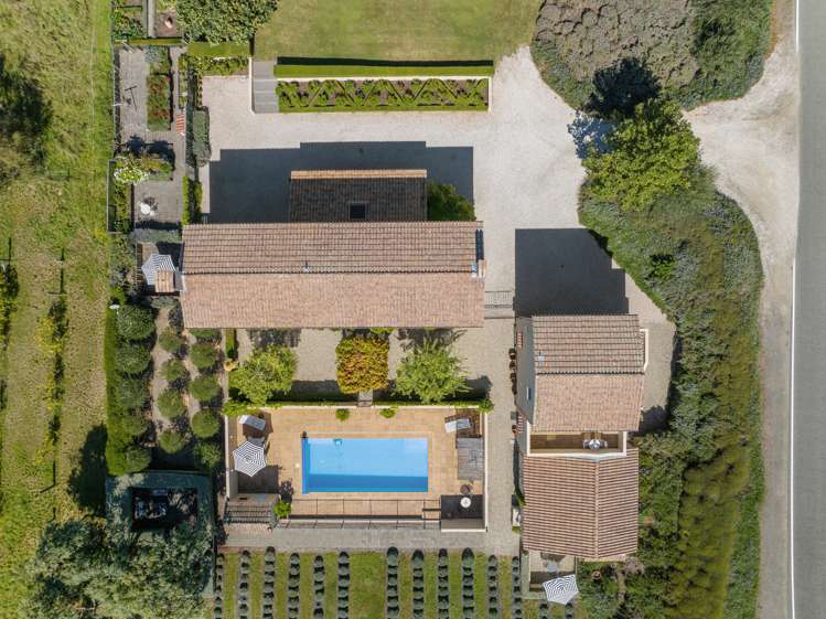21 Fairbourne Drive Fairhall_11