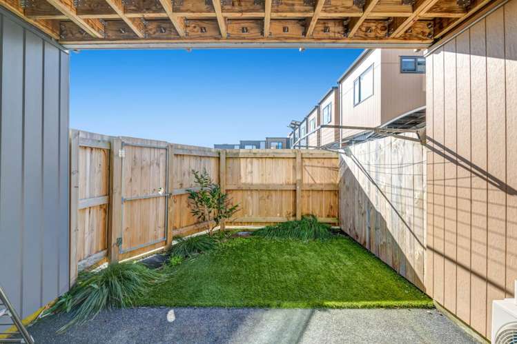 2/694 Whangaparaoa Road_1