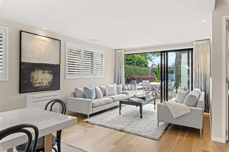15 St Andrews Square Strowan_8