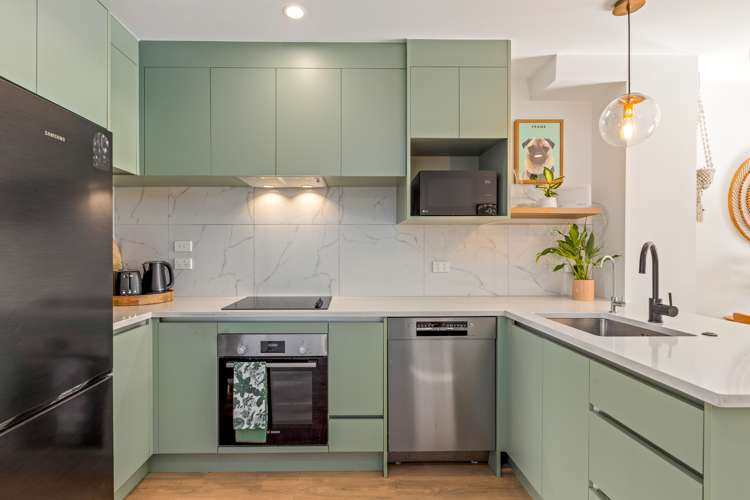 1/1a Royal View Road Te Atatu South_10