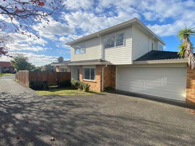 Large family home close to Gulf Harbour Primary