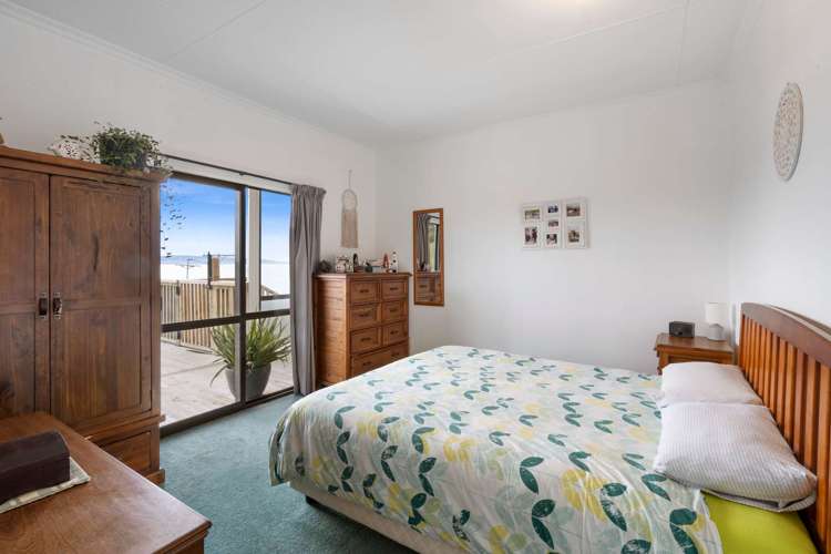 22 Esplanade Kaka Point_11