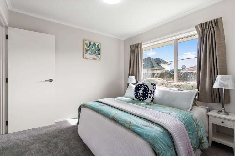 11 Headcorn Place Botany Downs_8