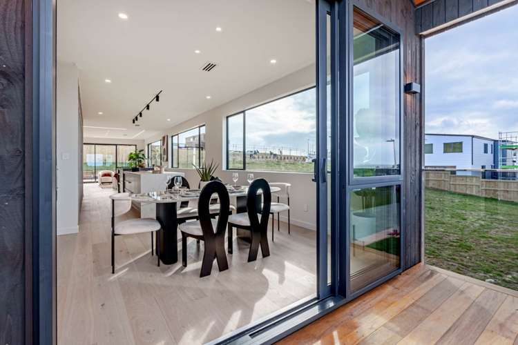 8 Makumaku Place Long Bay_9