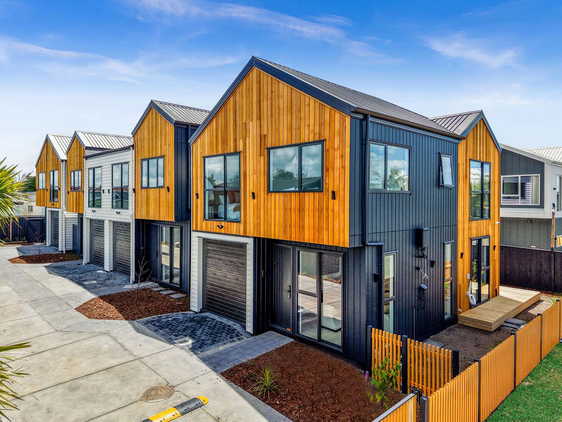1 & 2/8 Indus Place Half Moon Bay_0