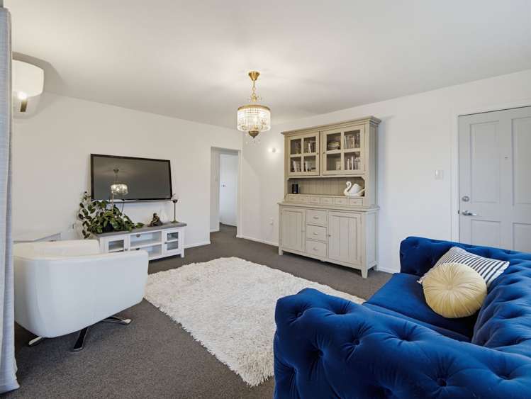 2/4 Queenspark Drive_4