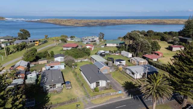 5 Esplanade Marokopa_2