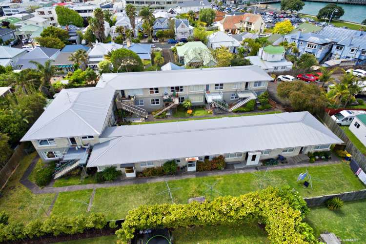 10/16 Queens Parade Devonport_6