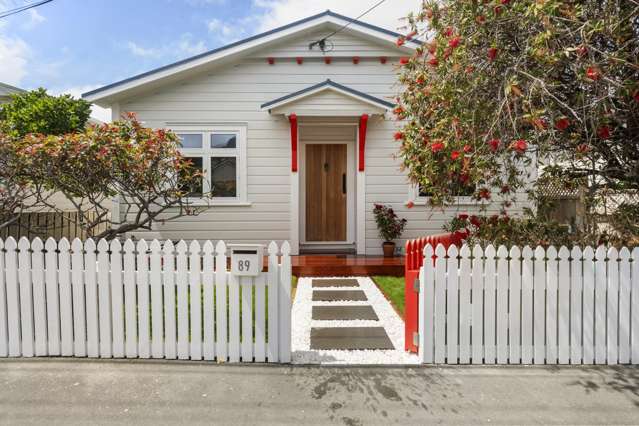 Extensively Renovated Charming Lyall Bay Home!