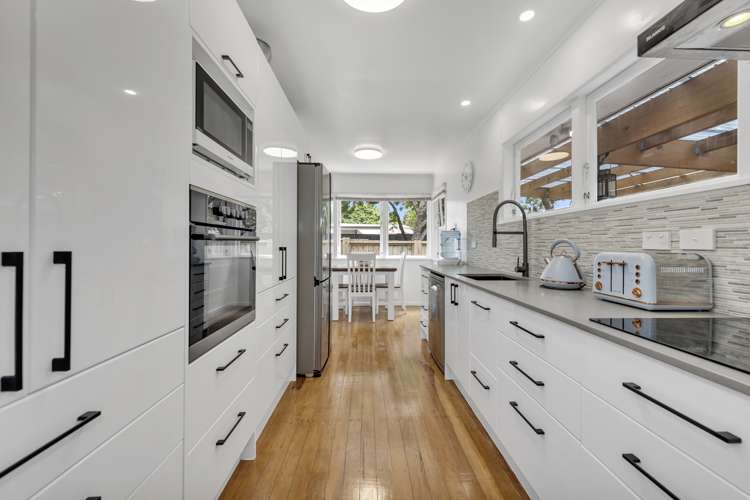 15 Waikaremoana Place Pakuranga Heights_10