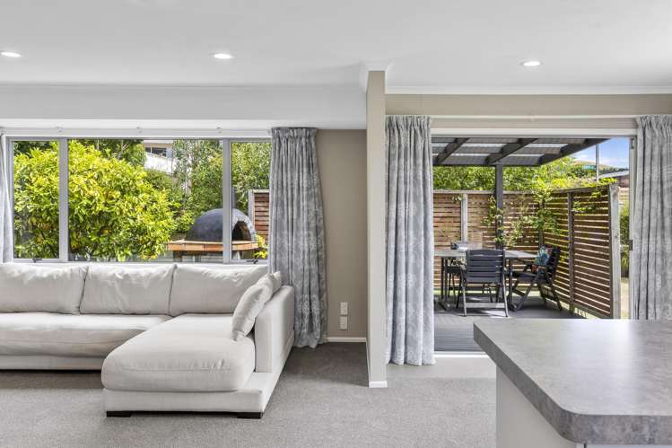 2/7 Reeves Road Acacia Bay_6