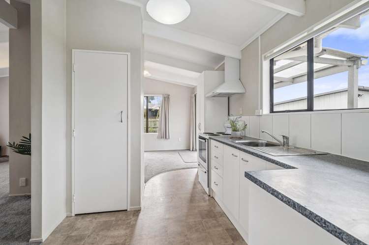 20 Milton Grove Owhata_8