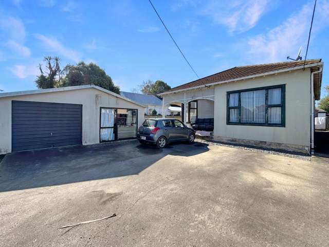 RICCARTON - STUDENT ACCOMMODATION 2027 - 5 BEDROOMS, 2 BATHROOMS, HEATPUMP, OFF STREET PARKING