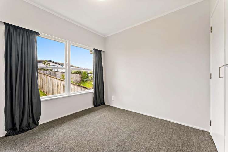 1/6 Segedin Place Glenfield_11