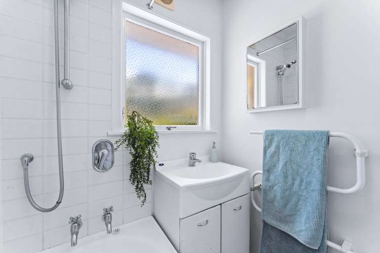 2/174 East Coast Road Forrest Hill_4