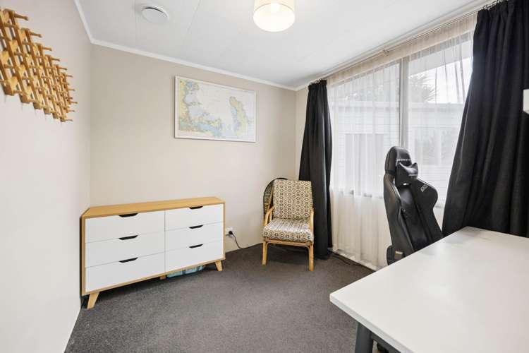 2/342C Royal Road Massey_9