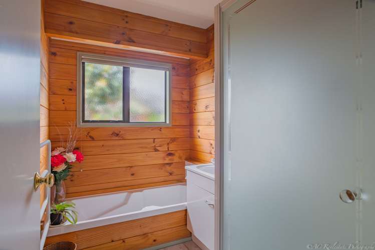 45 Pages Road Marchwiel_13