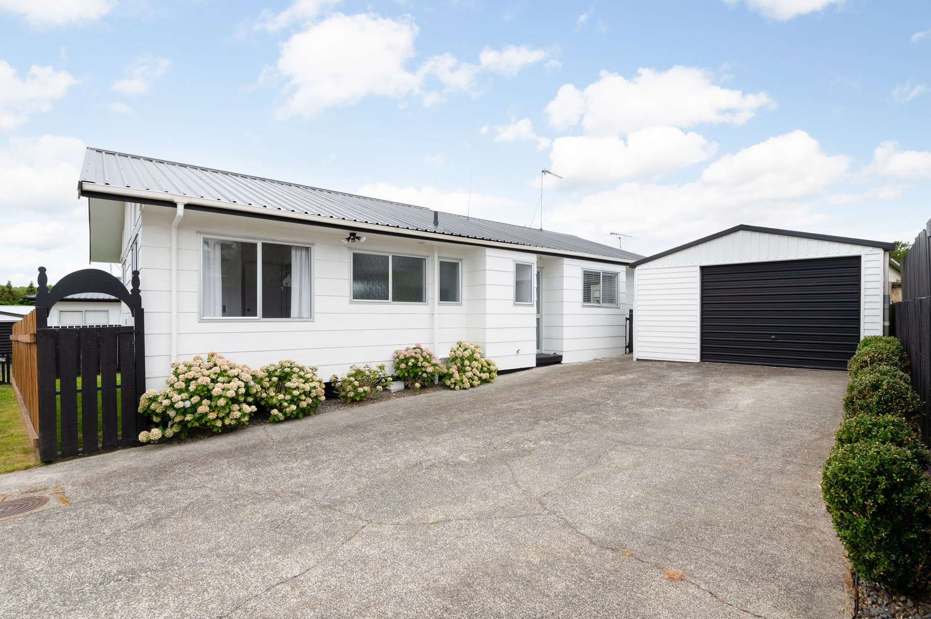 8b Huia Avenue Forest Lake_0