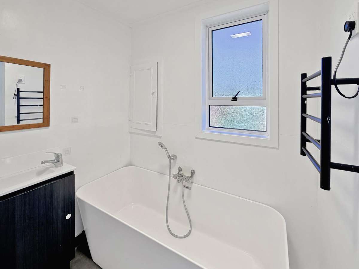THREE BEDROOMS - ASHBURTON 5