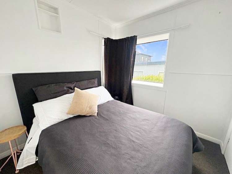 a/21 Ocean Beach Street 1207_8
