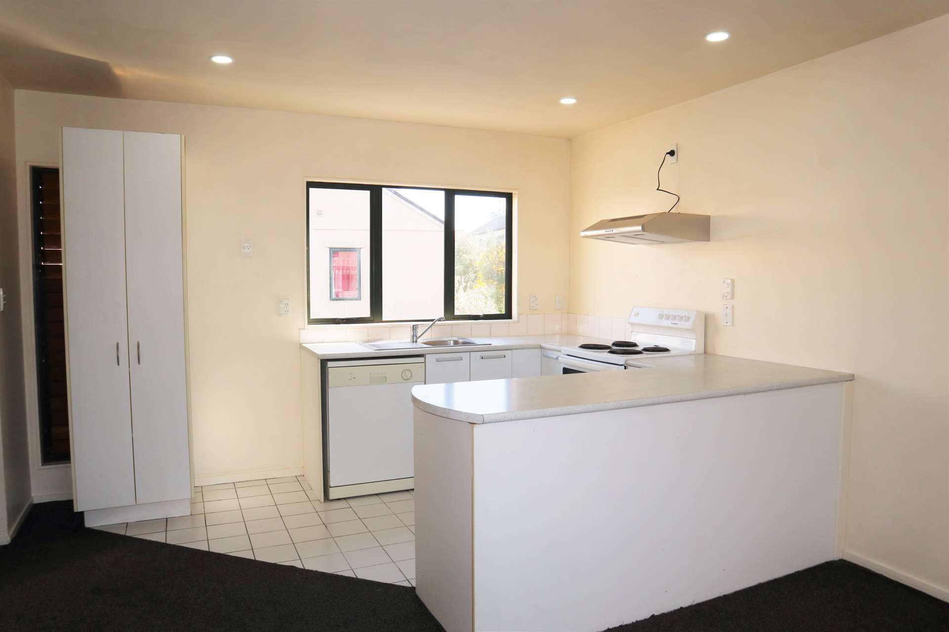 2/12 Ambrico Place New Lynn_0