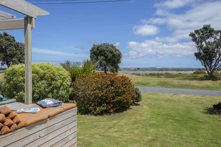 7 Birds Beach Road Tapora_10